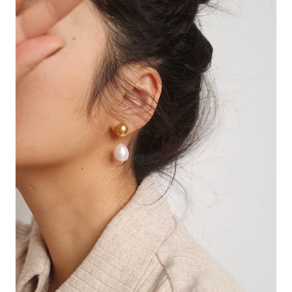 NEW 18K Gold Plated Freshwater Pearl Drop Earrings - Picture 4 of 10
